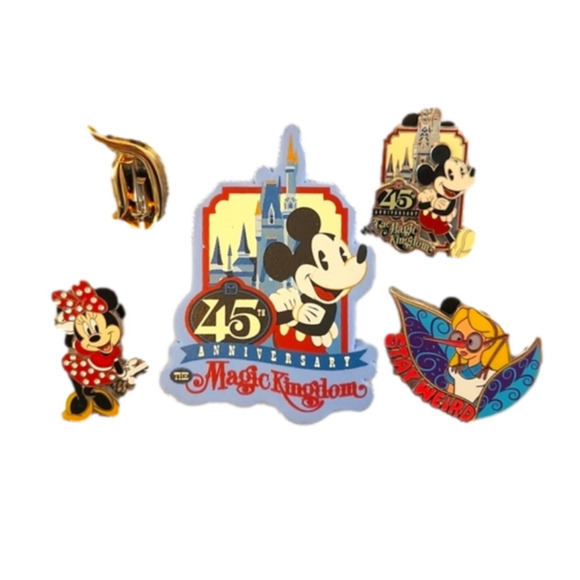 NWOT Lot of Aunthentic Disney Pins/Antenna topper. - Picture 1 of 13